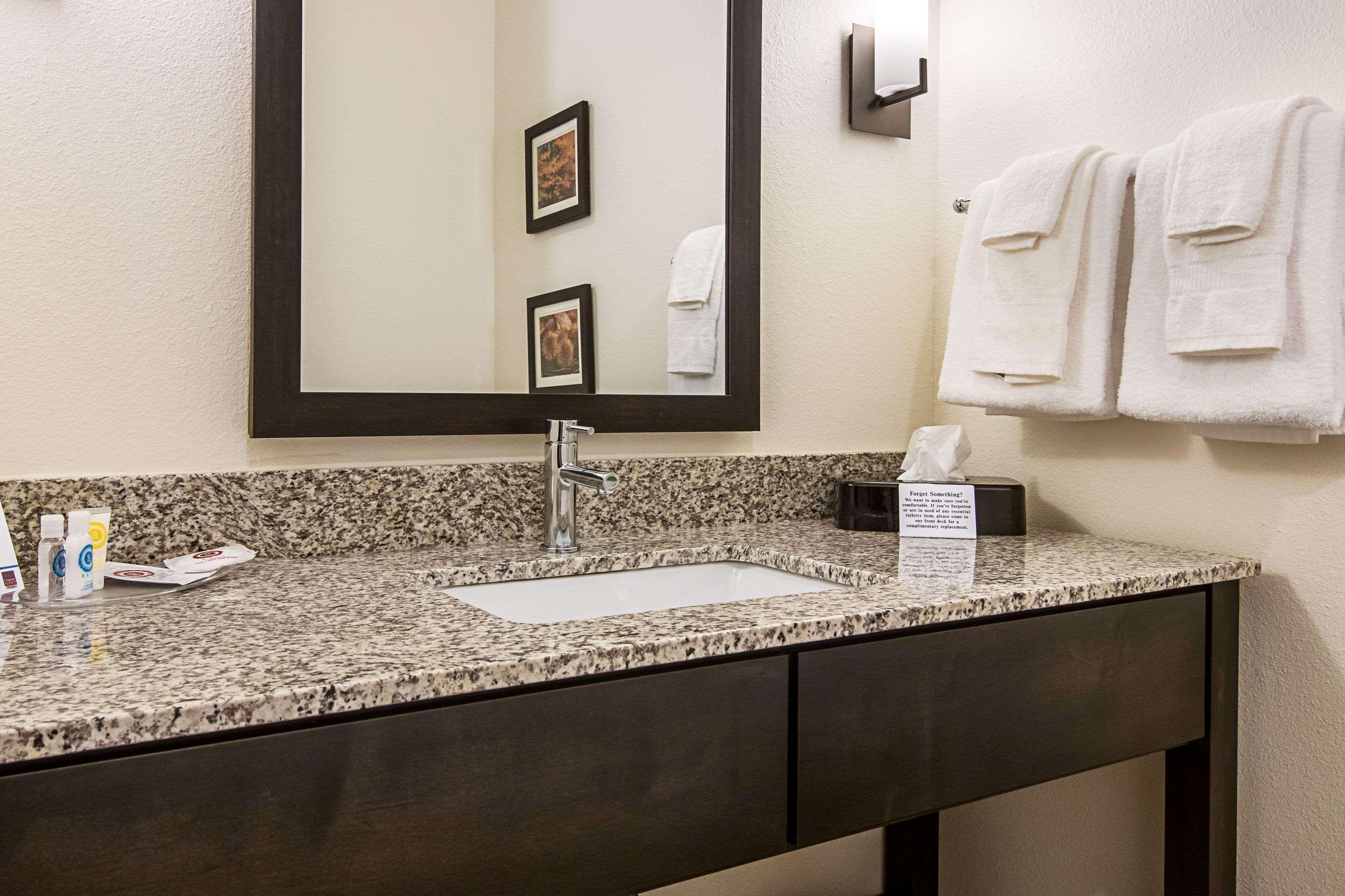 Comfort Suites Wooster Near University Campus Ngoại thất bức ảnh